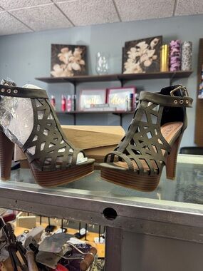 Women's Olive Cutout Platform Heeled Sandals